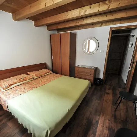Oda ve Kahvaltı Il Calle Albano Múggia